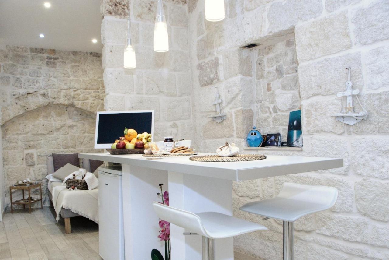 Old Tuff Apartments بولينيانو آ ماري المظهر الخارجي الصورة