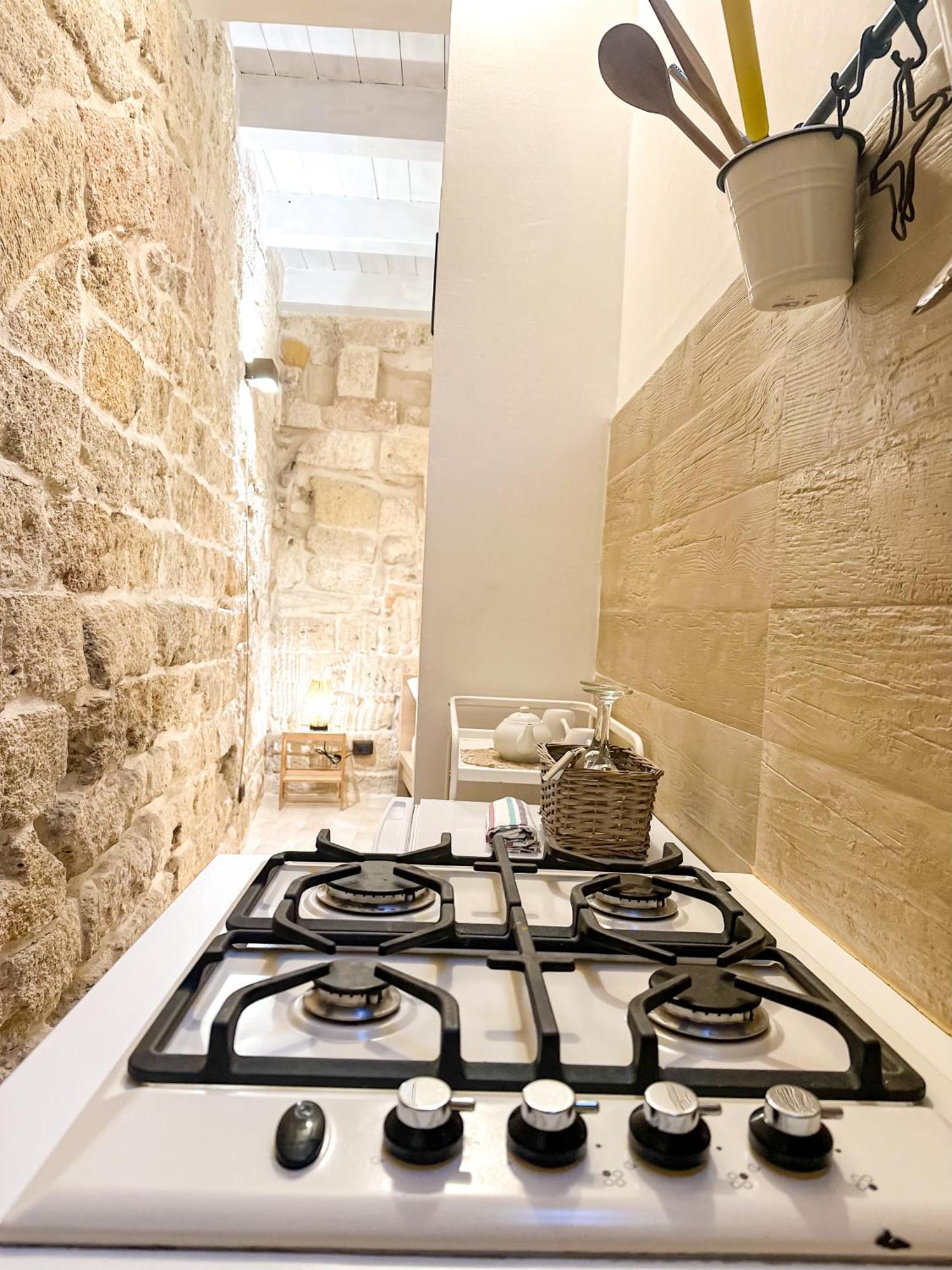Old Tuff Apartments بولينيانو آ ماري المظهر الخارجي الصورة