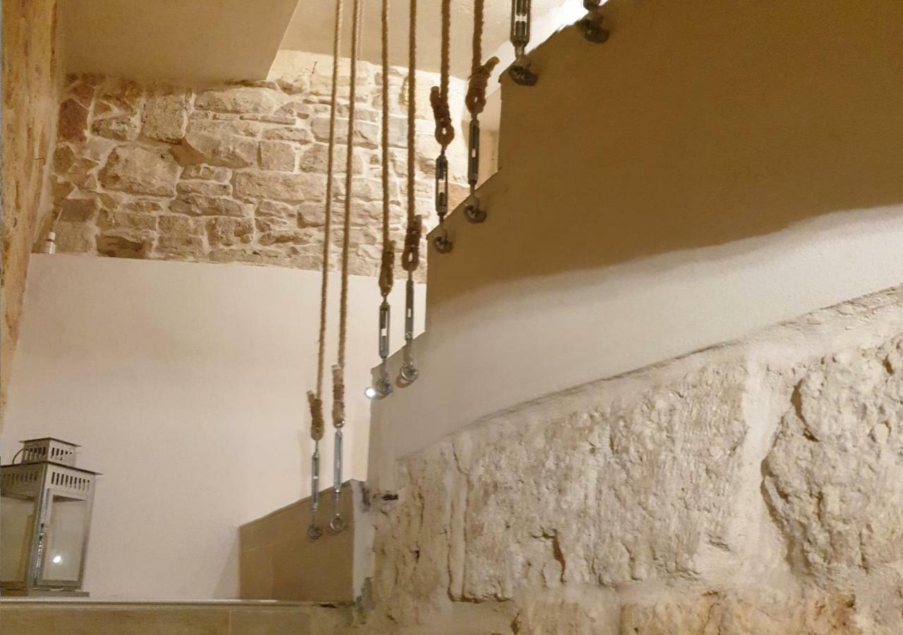 Old Tuff Apartments بولينيانو آ ماري المظهر الخارجي الصورة